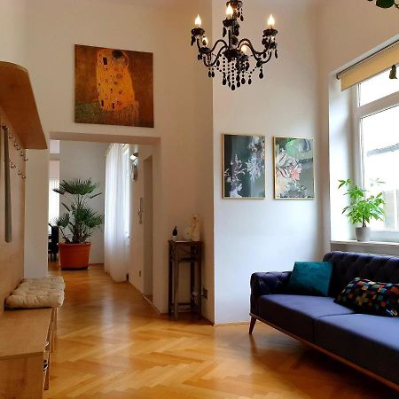 Sunny And Spacious Apartment Near City Centre Viena Exterior foto
