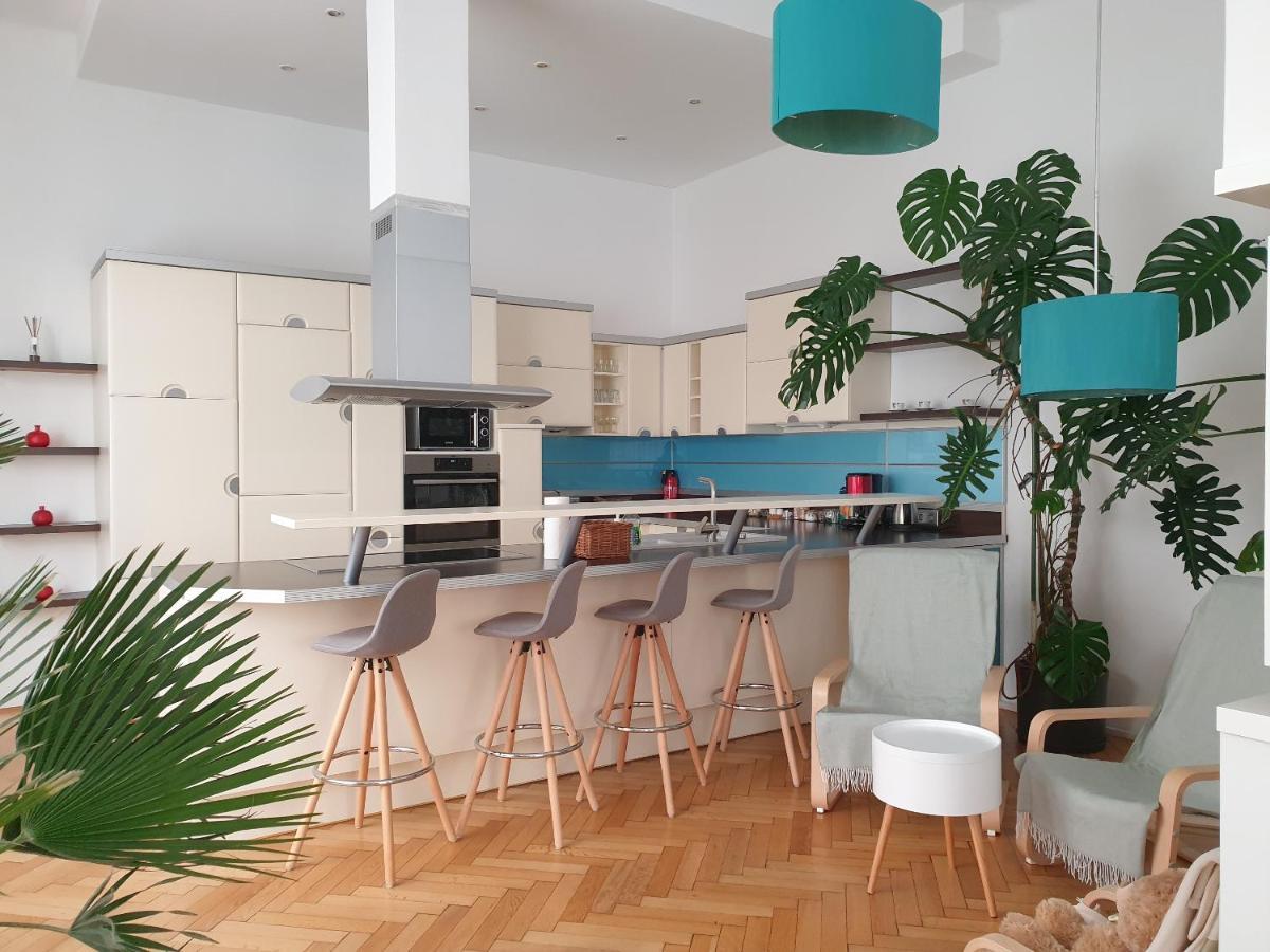 Sunny And Spacious Apartment Near City Centre Viena Exterior foto