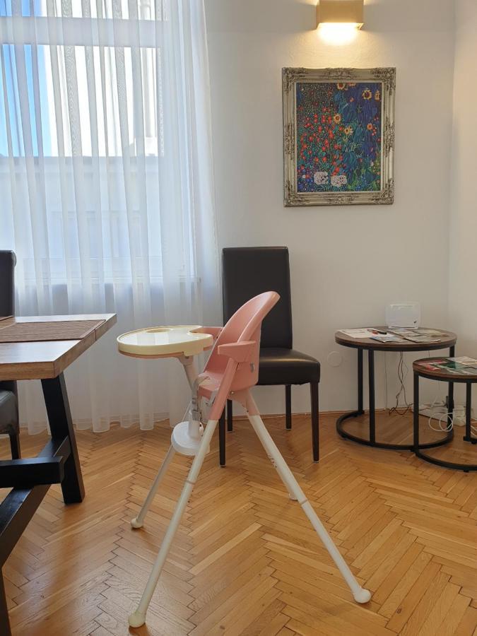 Sunny And Spacious Apartment Near City Centre Viena Exterior foto