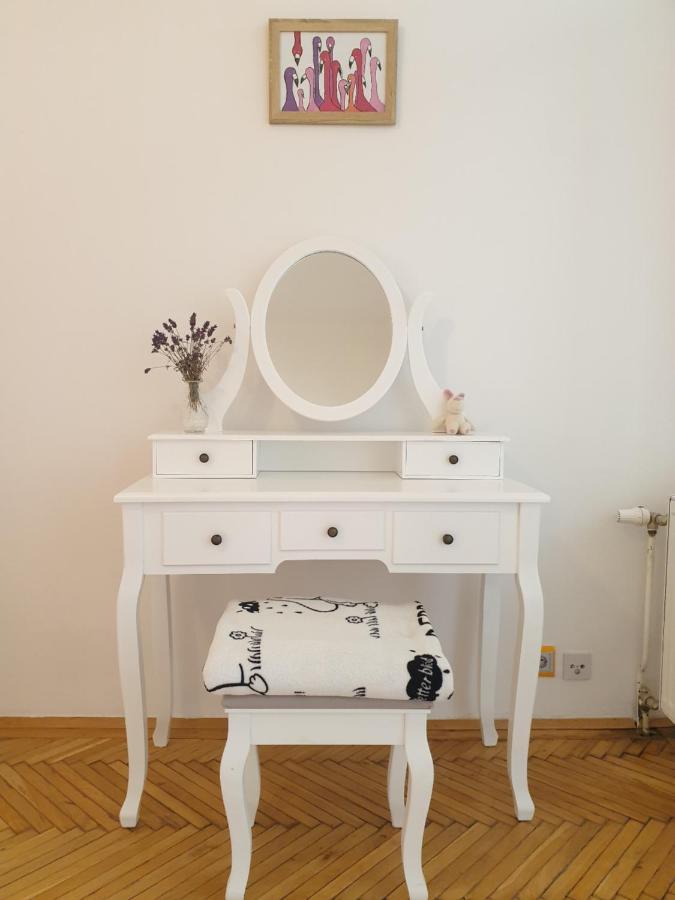 Sunny And Spacious Apartment Near City Centre Viena Exterior foto